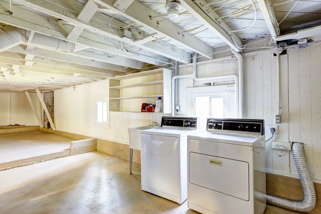 Spacious empty basement with laundry in american house